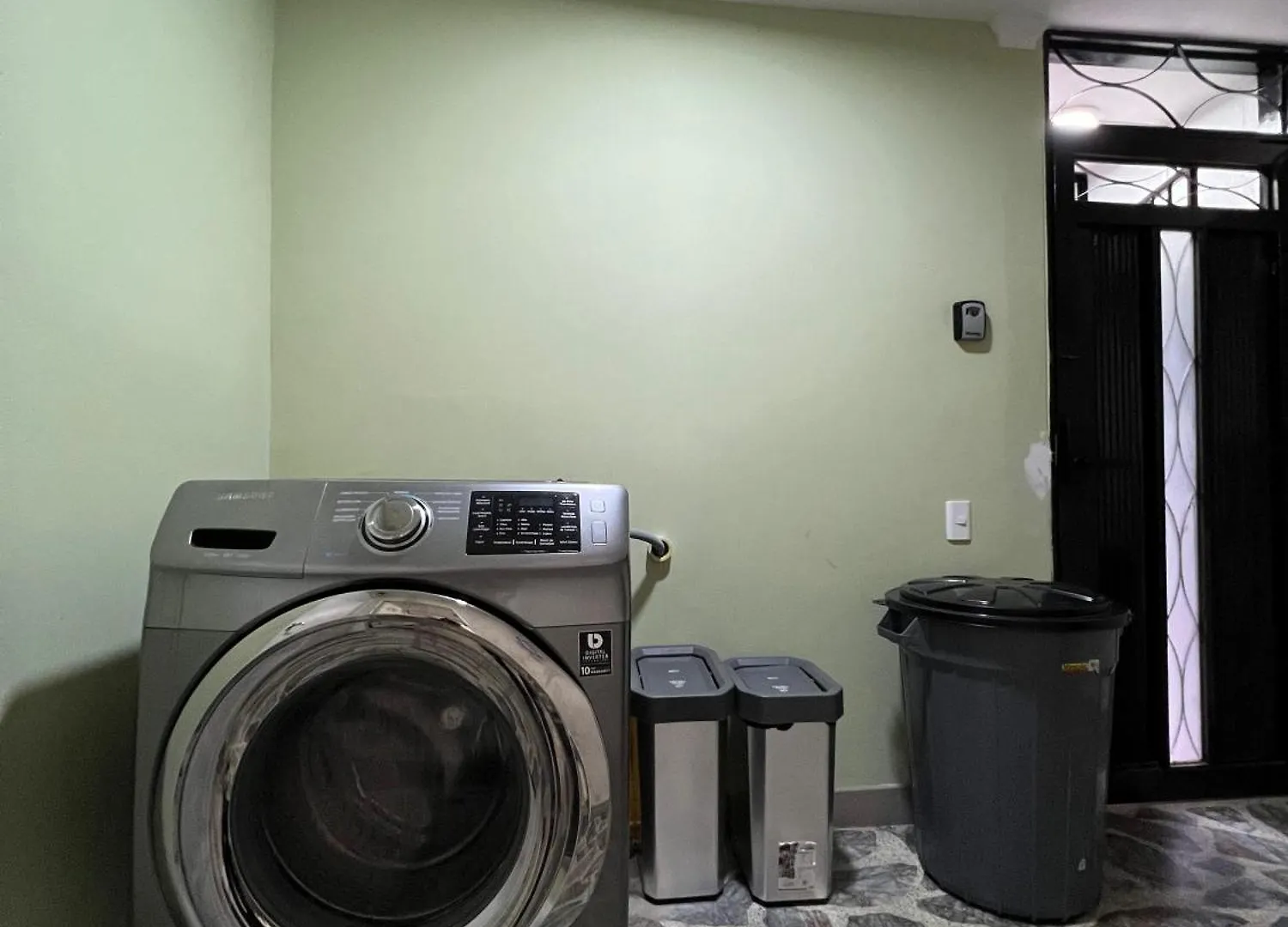 Hospedaje Privado Cerca A Provenza En El Poblado - M301 By Roots Rentals Medellin Colombia